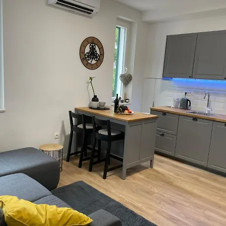 In Center 2 Apartment Split